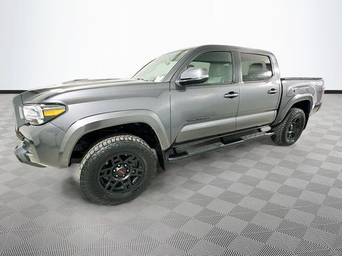 Used 2022 Toyota Tacoma TRD Sport w/ Technology Package AWD/4WD image 4