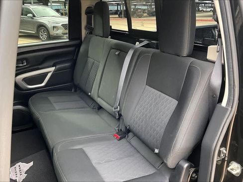 Used 2017 Nissan Titan SV image 18