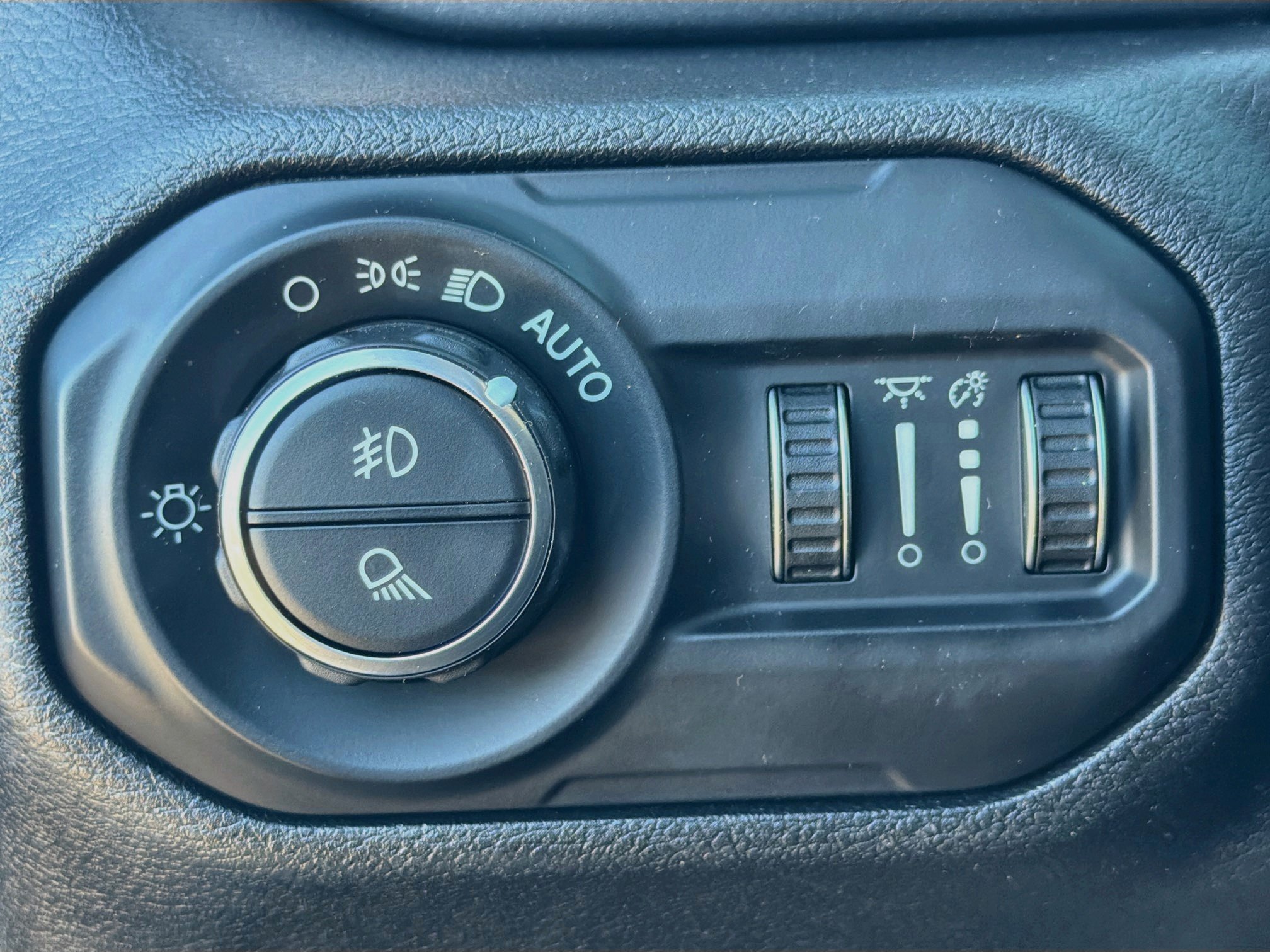 Used 2021 Jeep Gladiator Mojave w/ LED Lighting Group AWD/4WD image 16