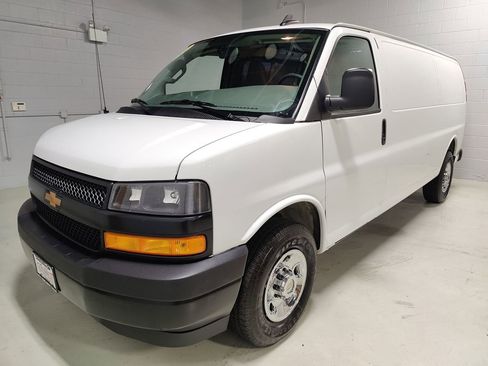 Used 2024 Chevrolet Express 3500 Extended w/ Driver Convenience Package RWD image 17