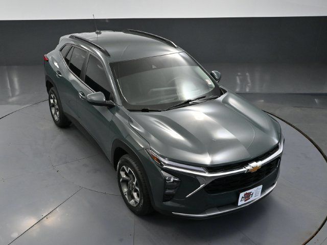 Used 2025 Chevrolet Trax LT w/ Driver Confidence Package FWD image 48
