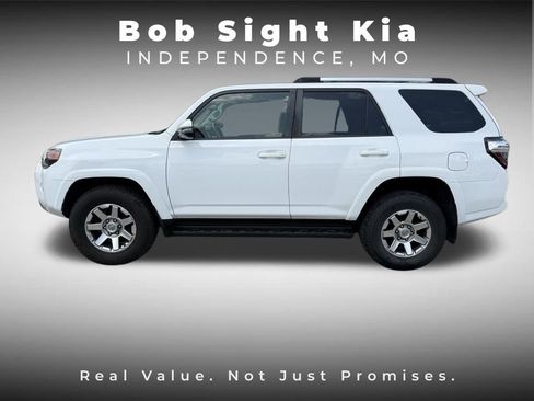 Used 2016 Toyota 4Runner 4WD image 6