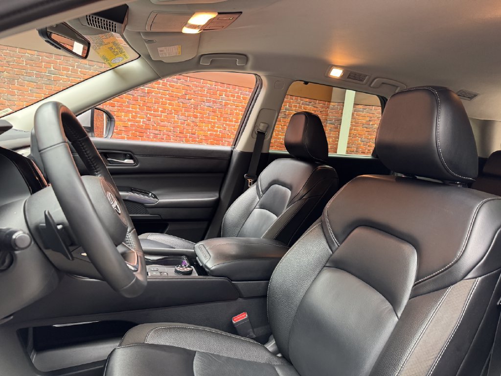 Used 2024 Nissan Pathfinder SL AWD/4WD image 23