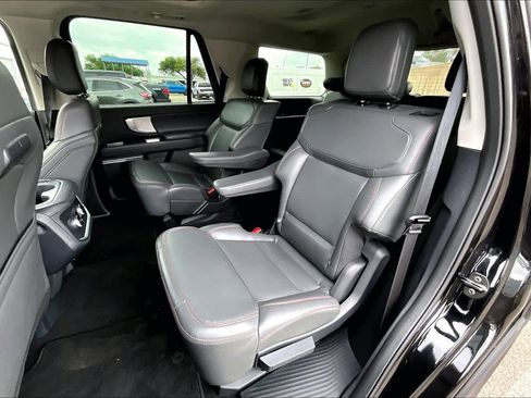 Certified 2025 Ford Expedition Active AWD/4WD image 21