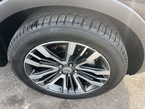 Used 2016 Ford Explorer Platinum image 15