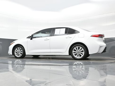 Used 2025 Toyota Corolla LE w/ LE Premium Package image 28