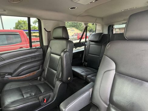 Used 2015 Chevrolet Suburban LTZ RWD image 7