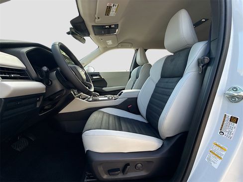 New 2025 Mitsubishi Outlander SE image 22