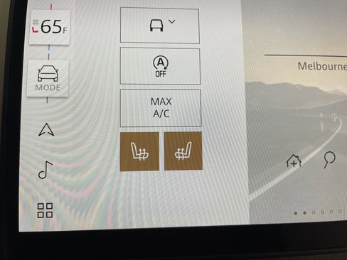 Used 2025 Land Rover Range Rover SE image 21