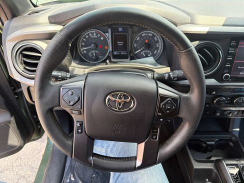 Used 2021 Toyota Tacoma TRD Off-Road w/ Technology Package AWD/4WD image 15
