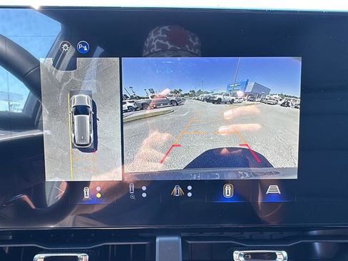 New 2026 Chevrolet Equinox LT w/ Convenience Package II FWD image 23