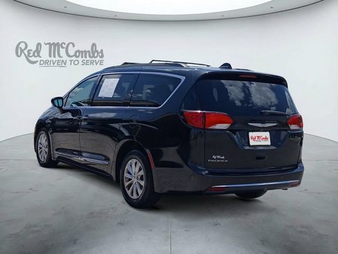 Used 2017 Chrysler Pacifica Touring-L FWD image 3