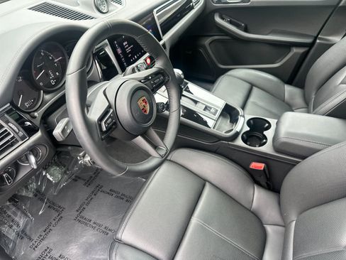 Certified 2026 Porsche Macan AWD/4WD image 4