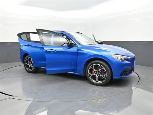 Used 2022 Alfa Romeo Stelvio Veloce image 41