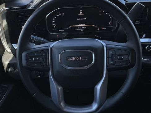 Certified 2025 GMC Sierra 1500 SLT image 13