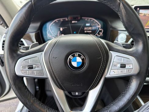Used 2020 BMW 745e xDrive AWD/4WD image 18