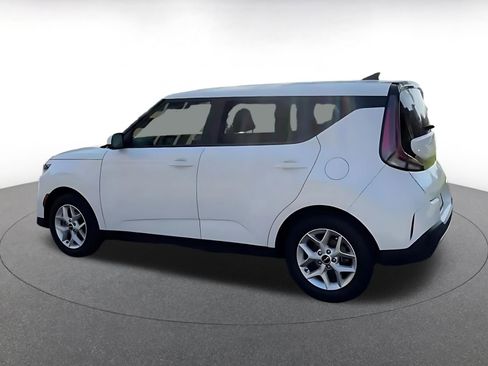 Used 2025 Kia Soul LX w/ LX Technology Package image 10