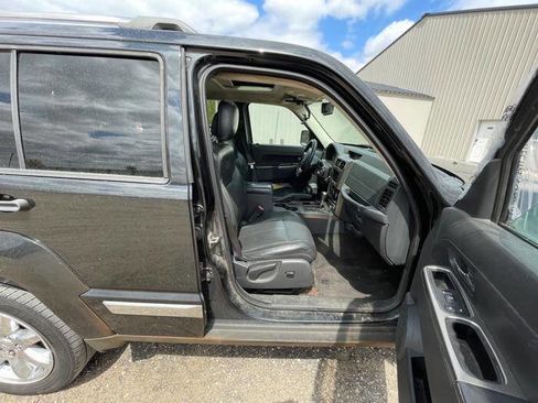 Used 2011 Jeep Liberty Limited w/ Tire & Wheel Group AWD/4WD image 31