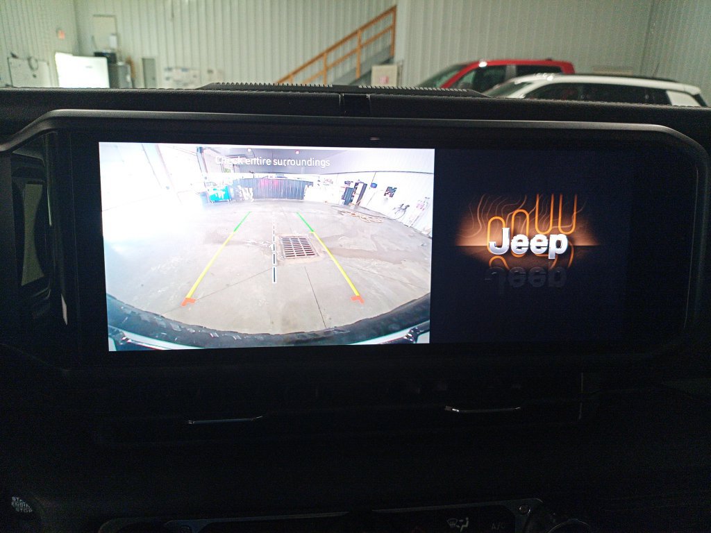 Used 2024 Jeep Wrangler Unlimited Rubicon AWD/4WD image 24