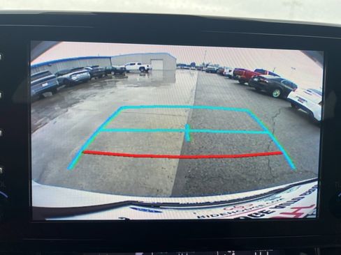 Used 2021 Toyota Sienna LE image 19