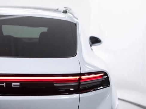 Certified 2026 Porsche Macan Electric RWD image 20