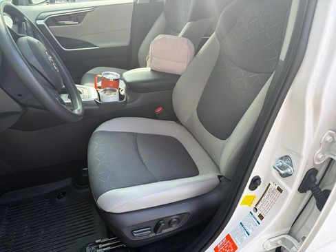 Certified 2022 Toyota RAV4 XLE AWD/4WD image 5