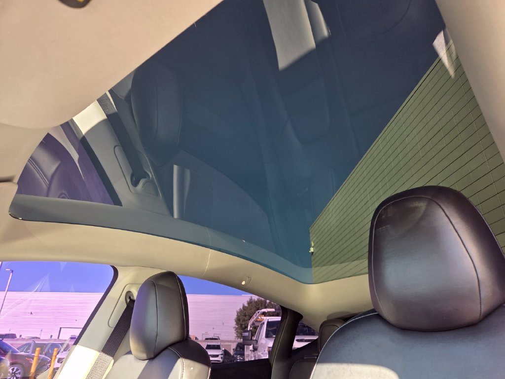 Used 2022 Tesla Model Y Performance AWD/4WD image 11