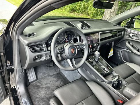 Certified 2026 Porsche Macan image 4
