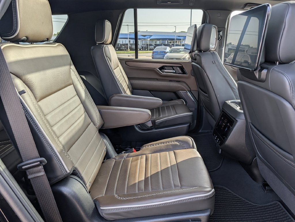 New 2025 GMC Yukon Denali Ultimate AWD/4WD image 33