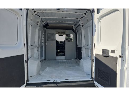 Used 2023 RAM ProMaster 2500 w/ Convenience Group FWD image 9