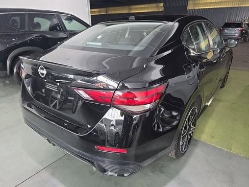 Used 2025 Nissan Sentra SR FWD image 2