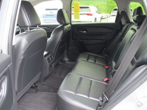 Used 2025 Nissan Rogue SL AWD/4WD image 13