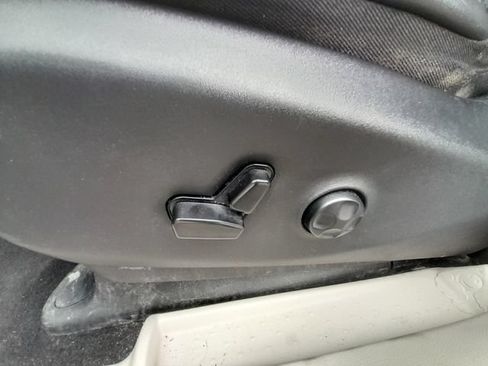 Used 2023 Chrysler Pacifica Touring-L FWD image 32