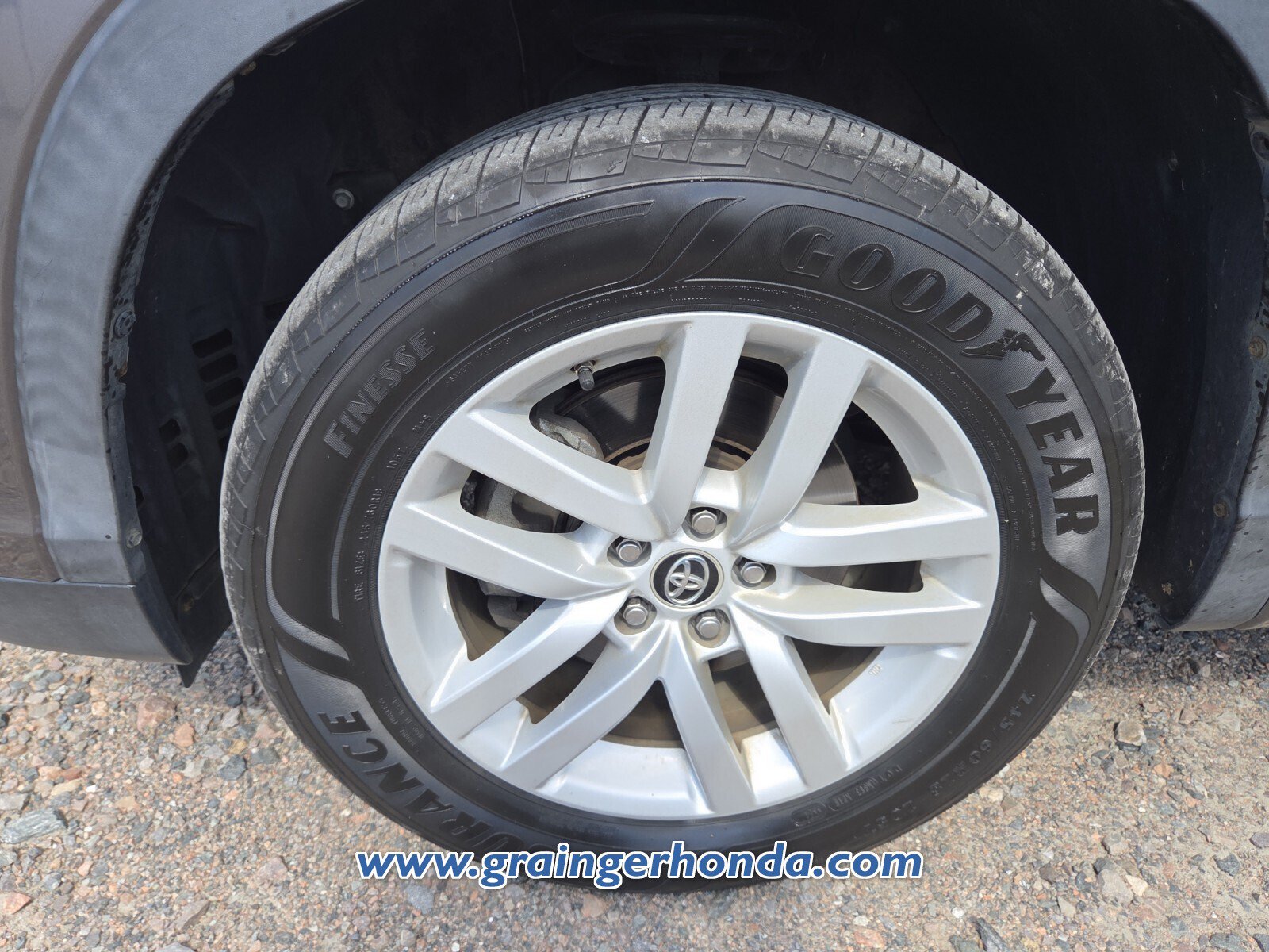 Used 2016 Toyota Highlander LE FWD image 10