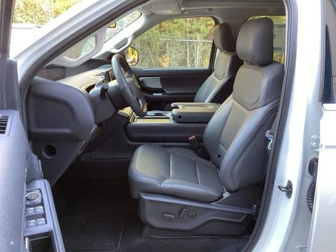 New 2025 Ford Expedition Active image 32