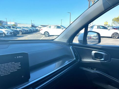 Used 2024 Kia Sorento S image 37