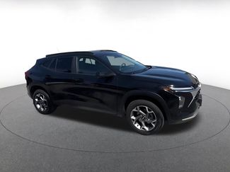 Used 2025 Chevrolet Trax LT FWD video 2