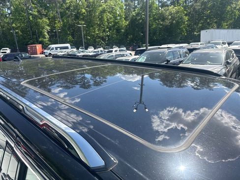 Used 2023 Jeep Wagoneer L Series III w/ Premium Group I image 5