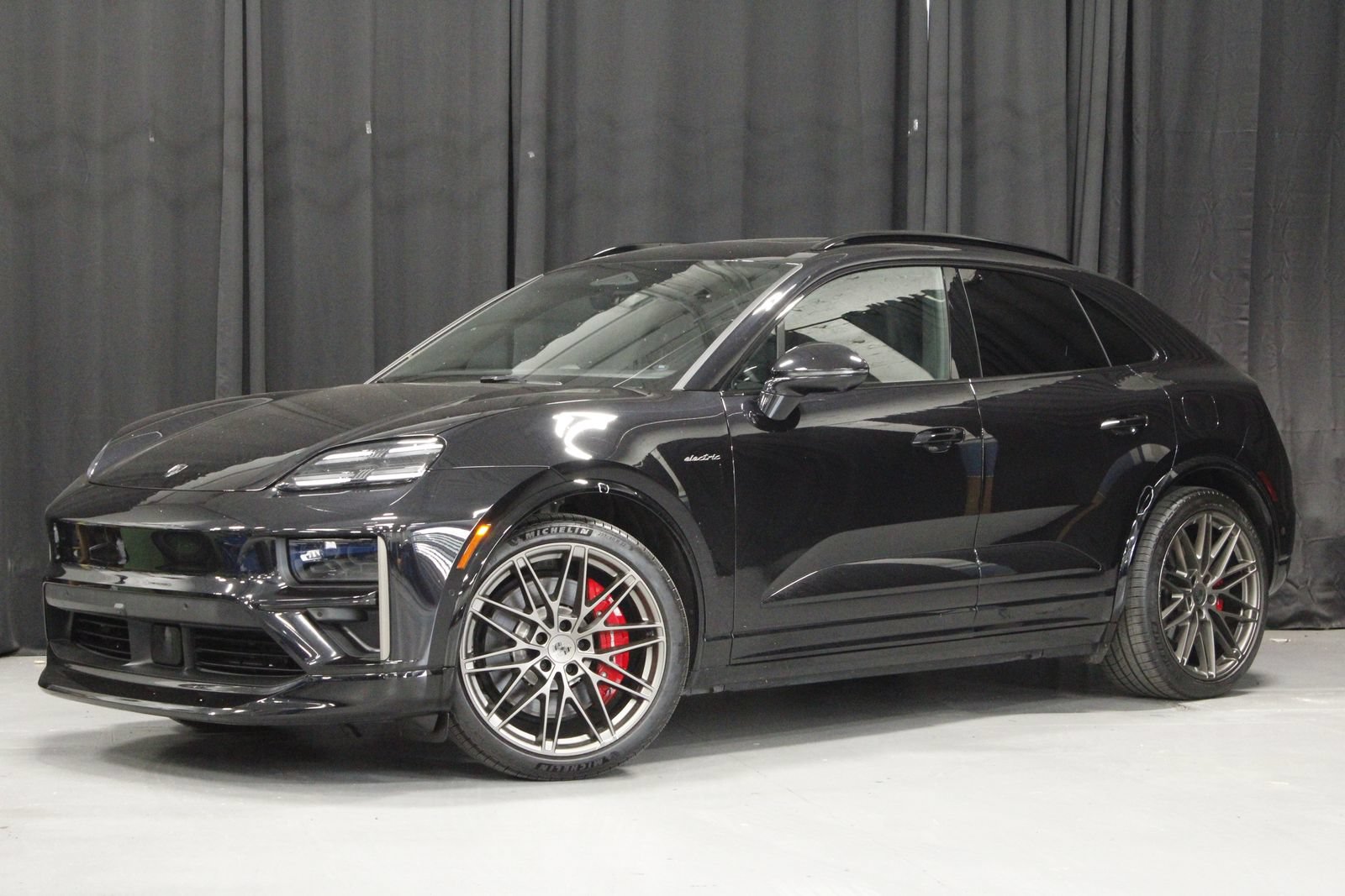 Certified 2025 Porsche Macan Turbo Electric AWD/4WD image 1