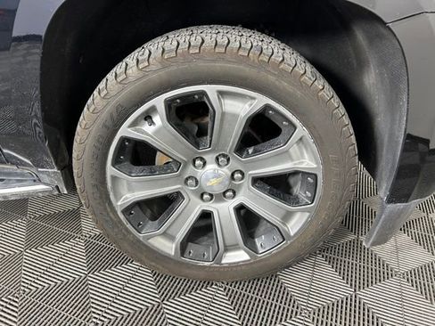 Used 2019 Chevrolet Suburban Premier AWD/4WD image 7