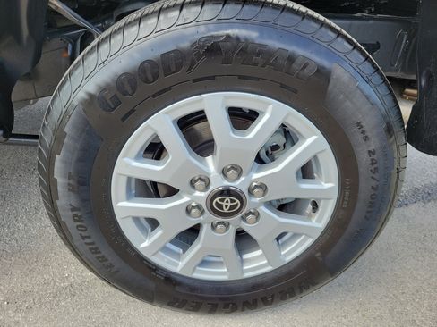 Used 2025 Toyota Tacoma SR5 RWD image 29