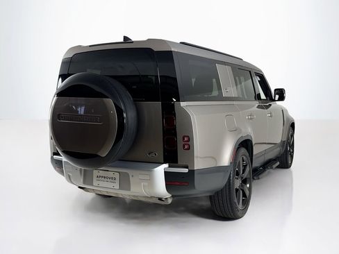 Used 2023 Land Rover Defender 130 SE image 5