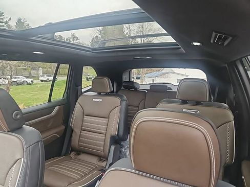 New 2026 GMC Acadia Denali Ultimate w/ LPO, Floor Liner Package AWD/4WD image 17
