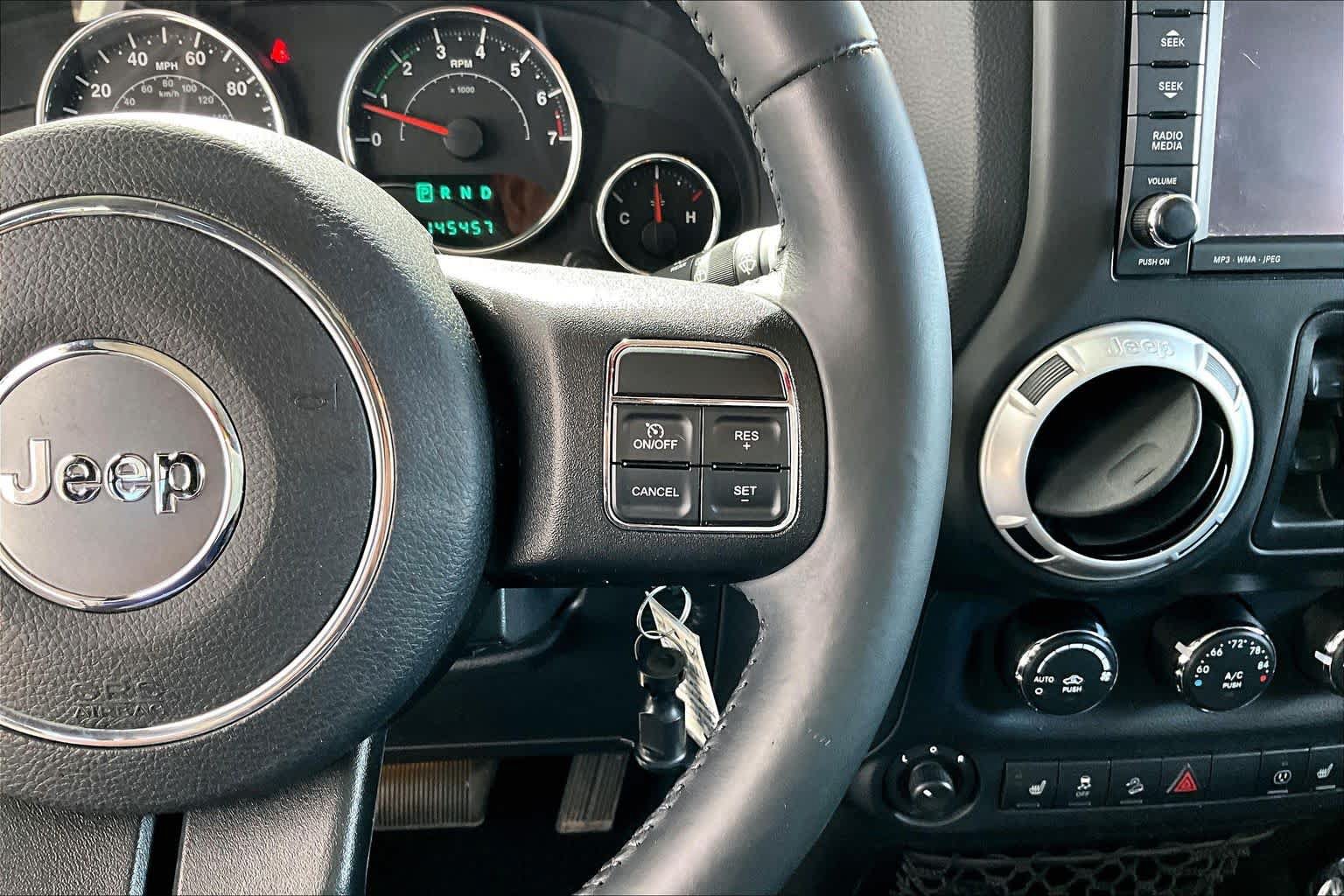 Used 2014 Jeep Wrangler Unlimited Rubicon w/ Connectivity Group AWD/4WD image 24