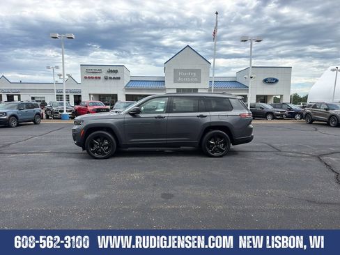 Used 2023 Jeep Grand Cherokee L Laredo AWD/4WD image 2