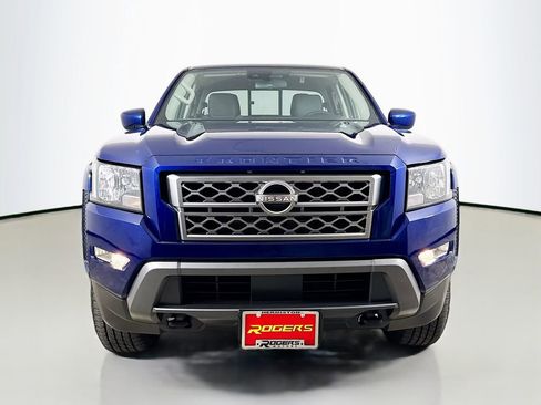 Used 2022 Nissan Frontier SV image 2