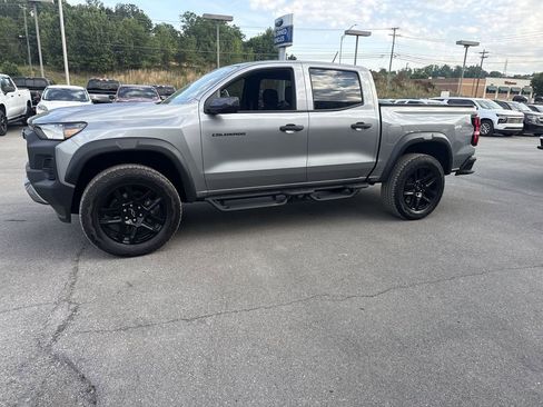 Used 2025 Chevrolet Colorado Trail Boss AWD/4WD image 3