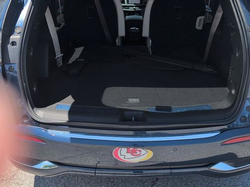 Used 2023 Buick Enclave Avenir w/ Avenir Technology Package AWD/4WD image 9
