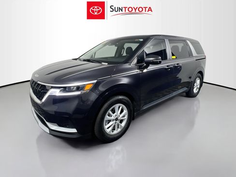 Used 2023 Kia Carnival LX FWD image 9