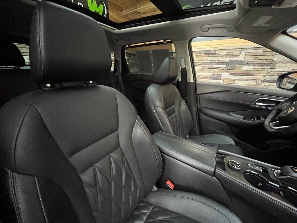 Used 2021 Nissan Rogue Platinum AWD/4WD image 29